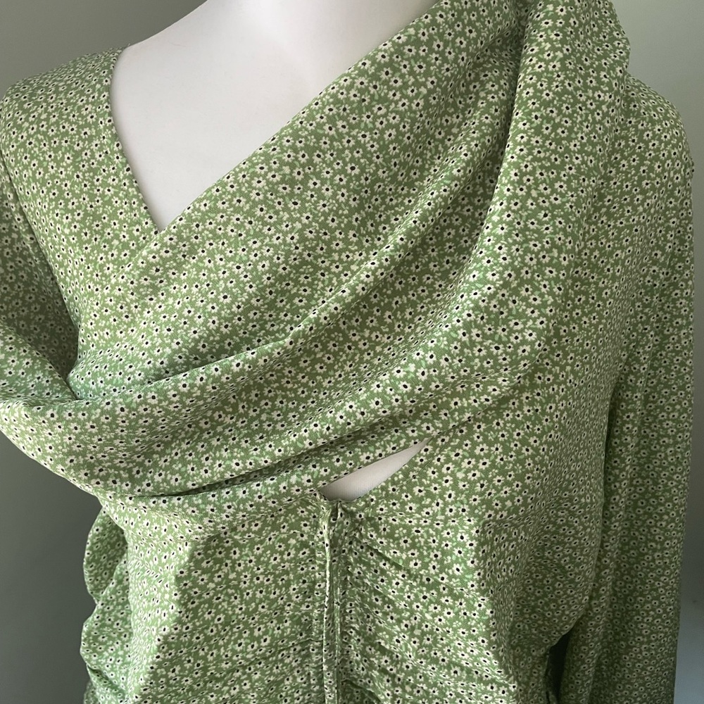 💸Green floral ruched blouse H&M